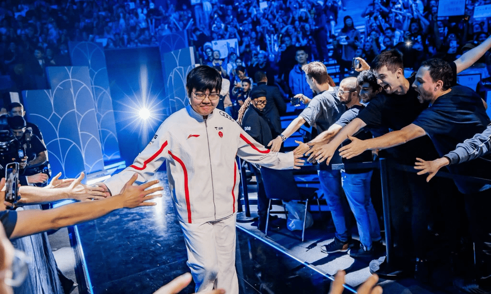 Đại diện LPL gặp tình huống 