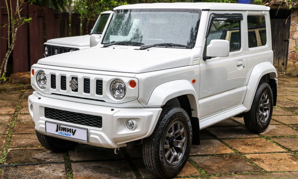 Xuất hiện Suzuki Jimny phiên bản 'Bắc Cực': Ngoại thất trắng toát, ghế da Nappa, động cơ như cũ, giá quy đổi gần 1 tỷ