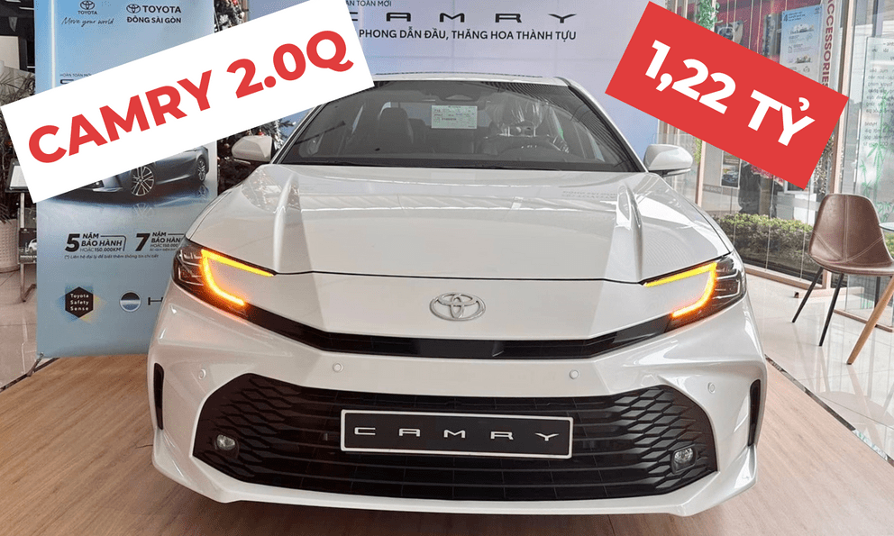 Ảnh thực tế Toyota Camry 2024 bản ‘base’ giá 1,22 tỷ đồng tại đại lý: Nhìn qua gần giống hệt bản cao cấp, khác chút công nghệ