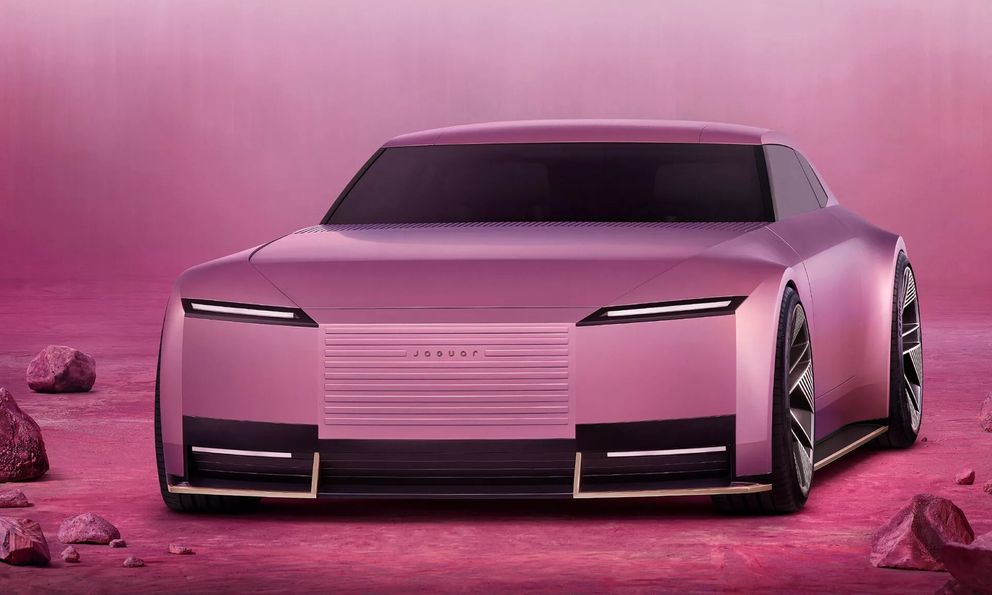 Lùm xùm chuyện Jaguar trở lại thị trường theo phong cách mới lạ: Đội thiết kế phản đối, ban lãnh đạo vẫn quyết duyệt