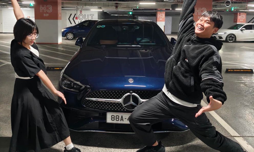 Reviewer Duy Thẩm 'tậu' Mercedes-Benz C 300 AMG làm 'vợ hai'