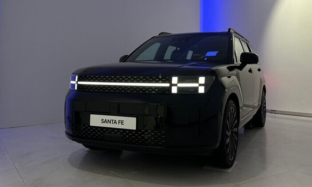 Hyundai Santa Fe PHEV đời mới lộ diện chạy thử: Dễ ra mắt ngay trong 2025, có thể chạy 100km không cần xăng