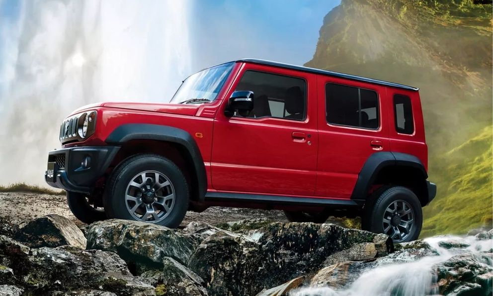 Suzuki Jimny bản 5 cửa ra mắt: Cabin rộng hơn, ghế êm hơn bản 3 cửa đang bán ở Việt Nam, phụ kiện mới lấy cảm hứng từ Toyota Prado