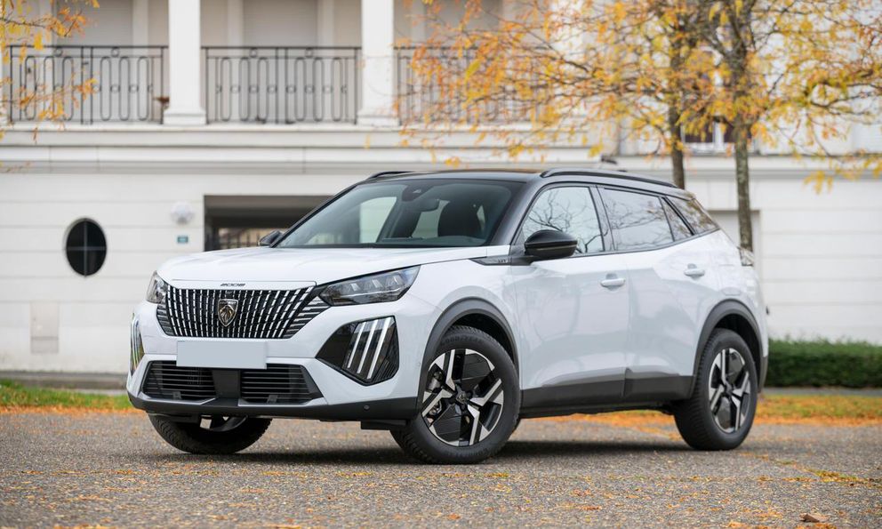 Peugeot 2008 mới ra mắt Việt Nam: 2 phiên bản, thiết kế mới, thêm công nghệ an toàn, bản cũ bán song song được nâng cấp trang bị