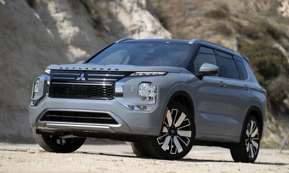 Mitsubishi Outlander 2025 chốt giá quy đổi từ 755 triệu đồng: Màn hình lớn, loa xịn, giảm hẳn độ ồn cạnh tranh CR-V