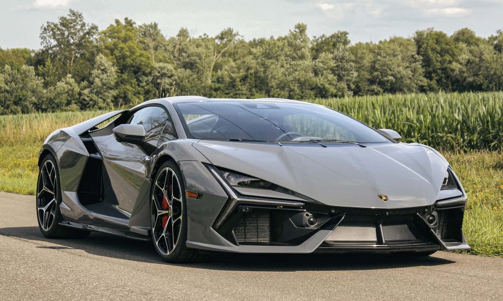 Lamborghini Revuelto với nhiều chi tiết lạ lộ diện: Thay đổi hốc gió, cánh gió, có thể là bản mui trần
