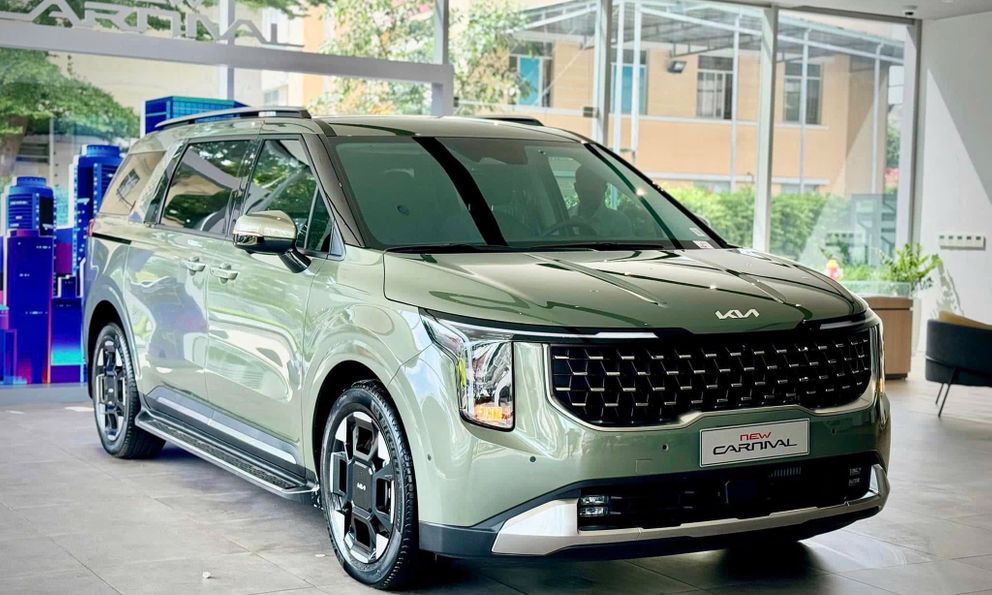 Loạt xe Kia ‘date cũ’ giảm giá tại đại lý: Carnival giảm sâu nhất 121 triệu, giá Soluto về mốc 356 triệu