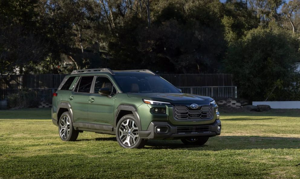 Subaru Outback 2025 ra mắt: Thiết kế lột xác, dáng vuông khối hộp như Prado, màn hình bé hơn, máy yếu hơn