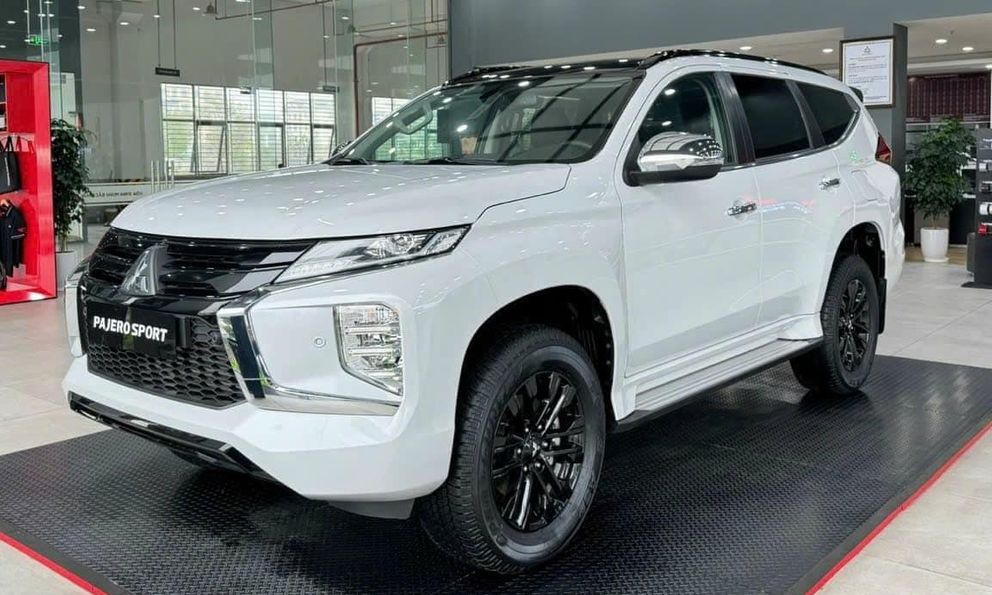 Loạt xe lọt top bán ít nhất dù ưu đãi cả trăm triệu đồng: Accord giảm ‘sốc’ vẫn khó 'bật', mu-X và Pajero Sport miệt mài xả hàng năm… 2023