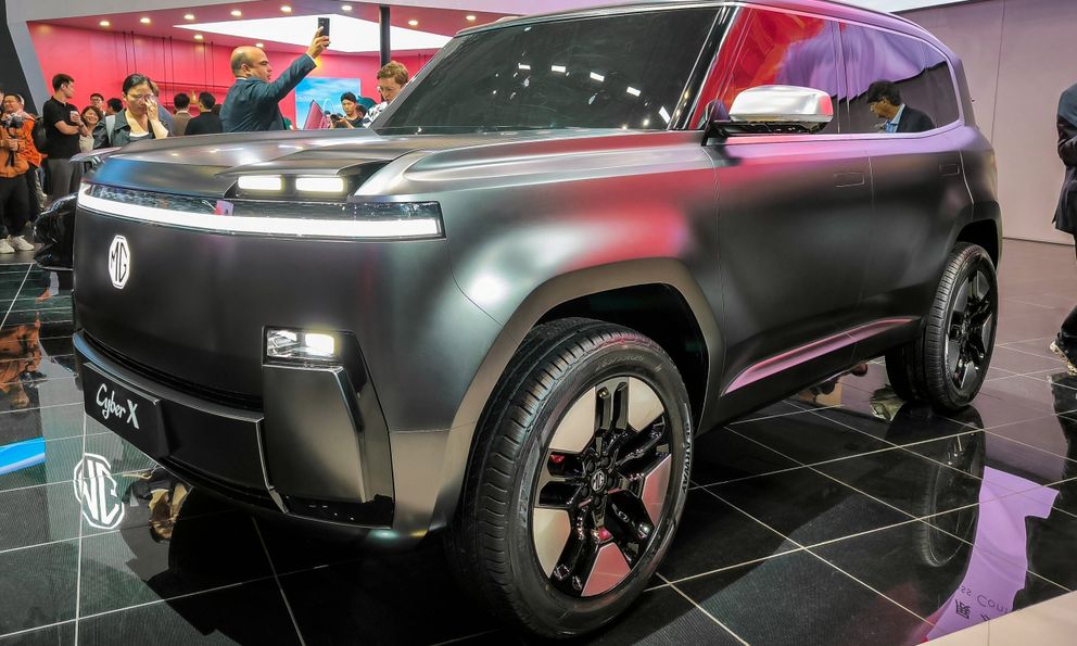 Ảnh thực tế MG Cyber X: Hầm hố kiểu Land Cruiser, chạy điện, pin thiết kế độc đáo