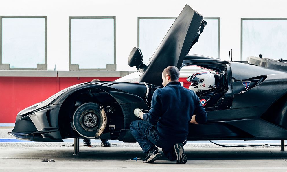Chủ xe Bugatti chia sẻ trải nghiệm ‘đốt’ hơn 200 triệu đồng trong nửa tiếng với siêu xe tại trường đua