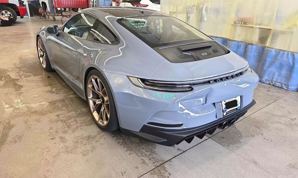 Chiếc Porsche bị đâm, sửa hết hơn 800 triệu đồng nhưng bán lại đắt hơn xe mới, lý do đến từ một số chi tiết hàng thửa