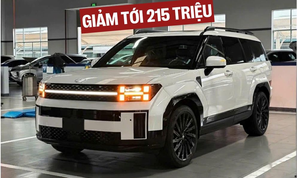 Hyundai Santa Fe 'dọn kho' giảm giá tới 215 triệu đồng tại đại lý: Bản 'full' chỉ còn 1,15 tỷ, người mua chịu ảnh hưởng về giá khi bán lại