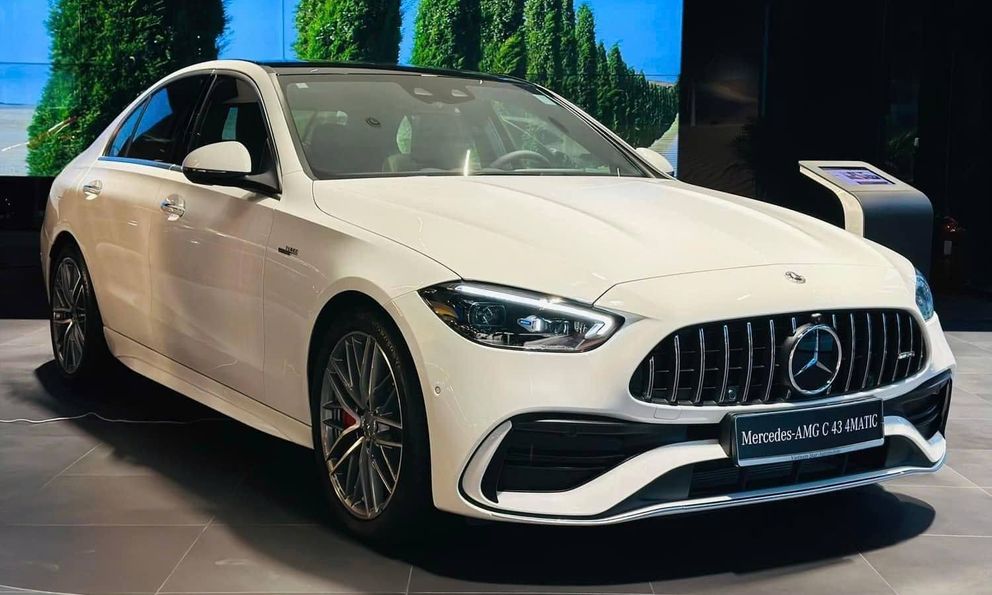 Giá AMG C 43 lần đầu về mốc hơn 2,2 tỷ: Chênh C 300 AMG chưa tới 200 triệu nhưng khác biệt hẳn về vận hành