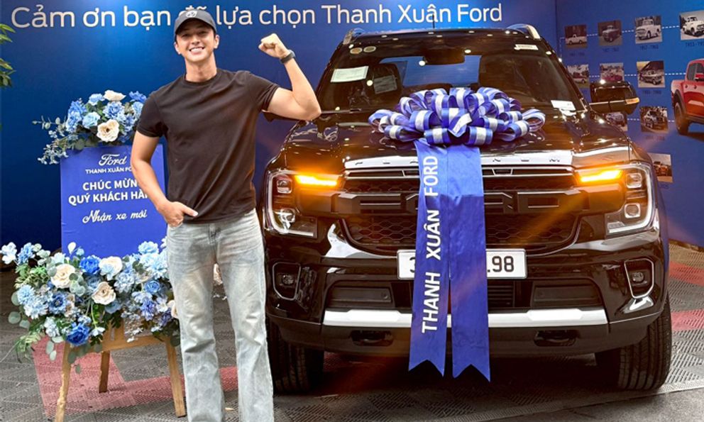 Diễn viên Bình An sắm Ford Everest dù đã dùng đủ 'Bim Mẹc', vừa nhận xe đã 'độ' ngay một chi tiết kiểu Raptor