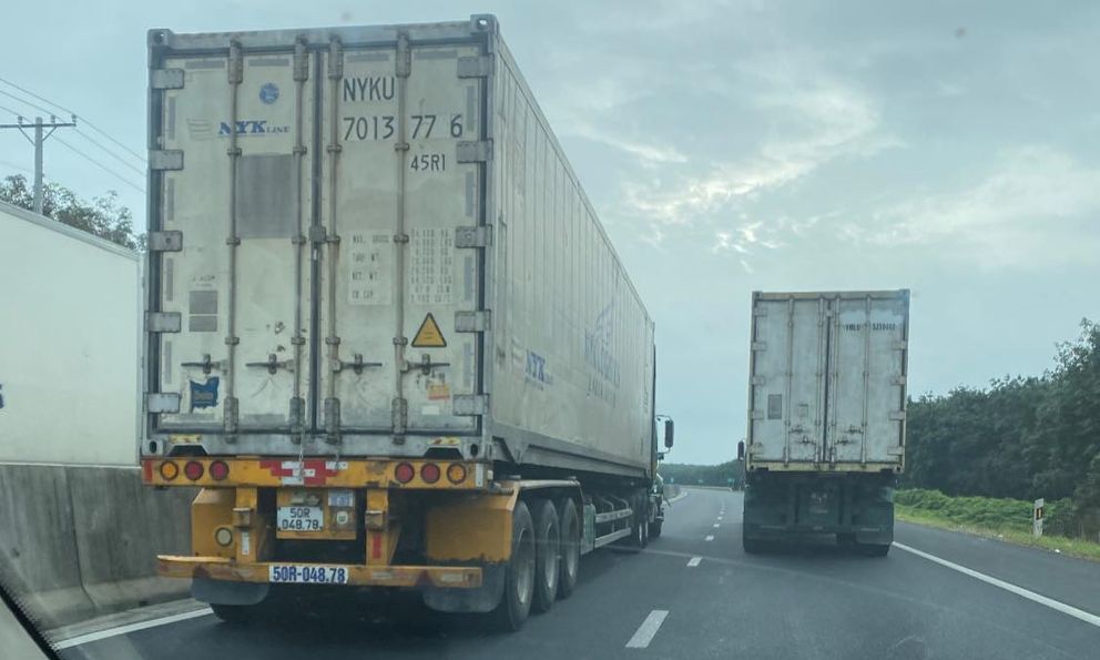 Ở đây có quy định mà nhiều tài xế mong Việt Nam cũng có: Lái xe có thể bị phạt tù nếu ‘ôm’ làn trái trên cao tốc