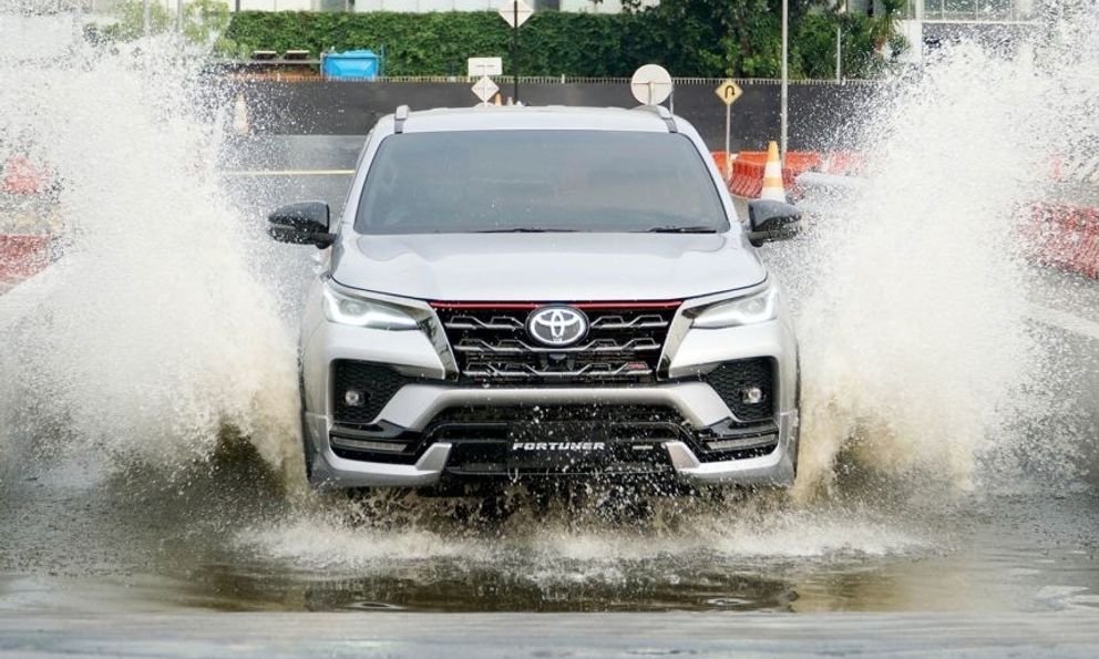 Những ngày mưa gió thế này mới thấy mua những chiếc xe này đáng đồng tiền bát gạo, không ngán đường ngập