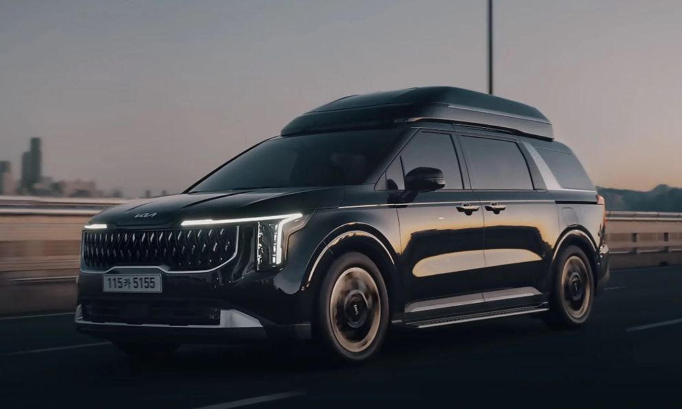 Kia Carnival bản 'chủ tịch' ra mắt Việt Nam cuối tuần này: Nội thất dễ thêm ghế massage, màn hình lớn phía sau, nóc xe có chi tiết đặc biệt