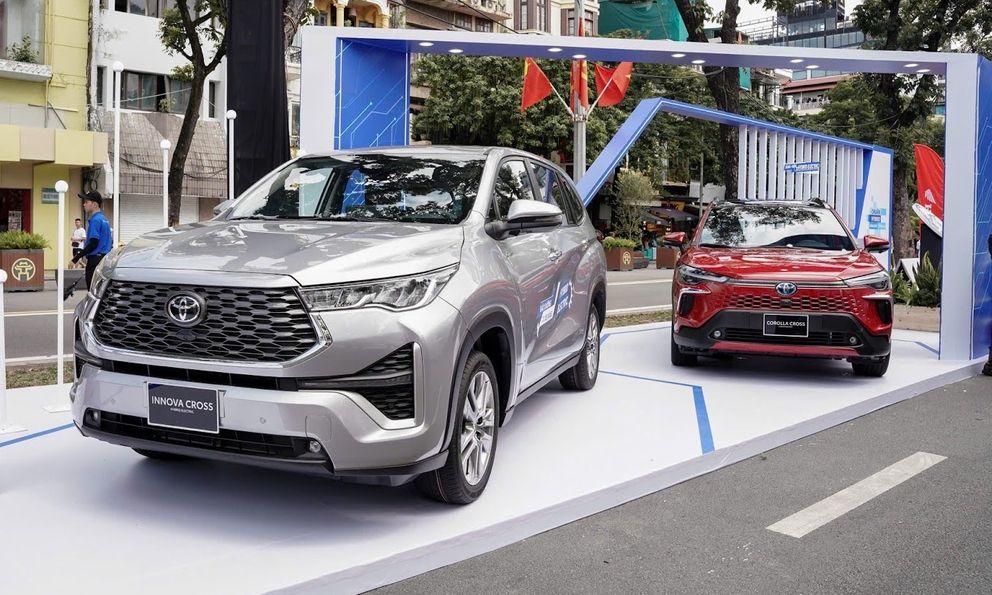 Toyota bất ngờ chơi lớn: Chuẩn bị tổng lực sản xuất xe hybrid tại Việt Nam, tung website bí ẩn và khánh thành thành phố thông minh