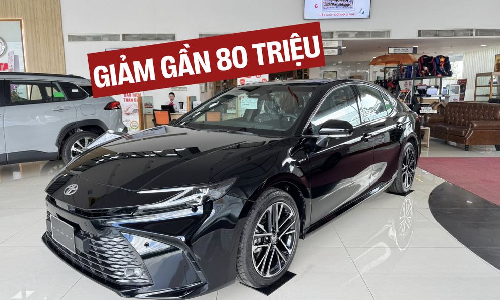 Toyota Camry lần đầu khuyến mãi chính hãng từ đầu năm: Giảm nhiều nhất gần 80 triệu đồng, dễ hút thêm khách khi Mazda6 đã ‘dọn đường’