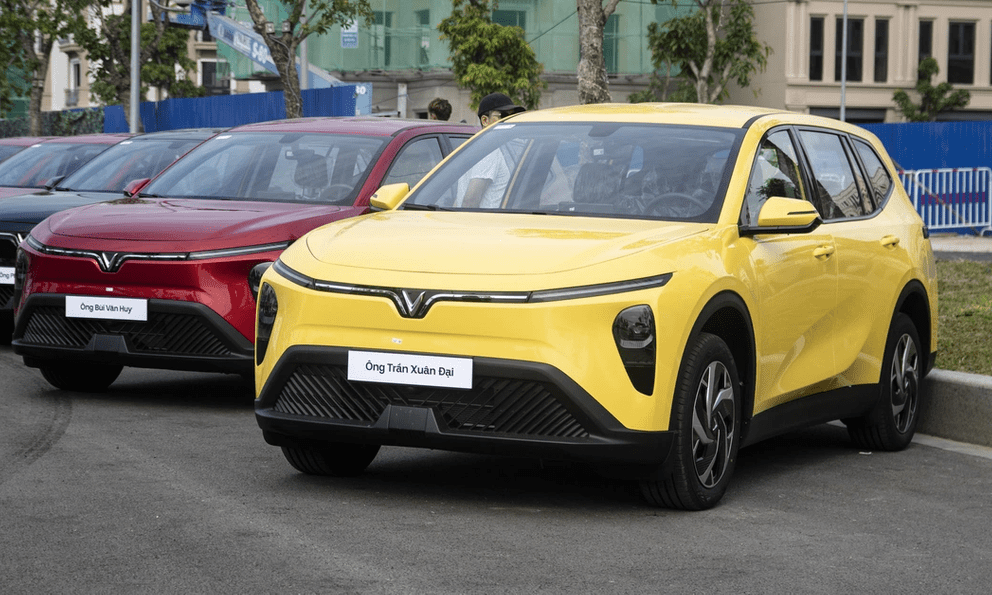 VinFast bán 3 quý đầu 2026 vượt cả doanh số năm ngoái: VF 3, Limo Green chiếm gần một nửa