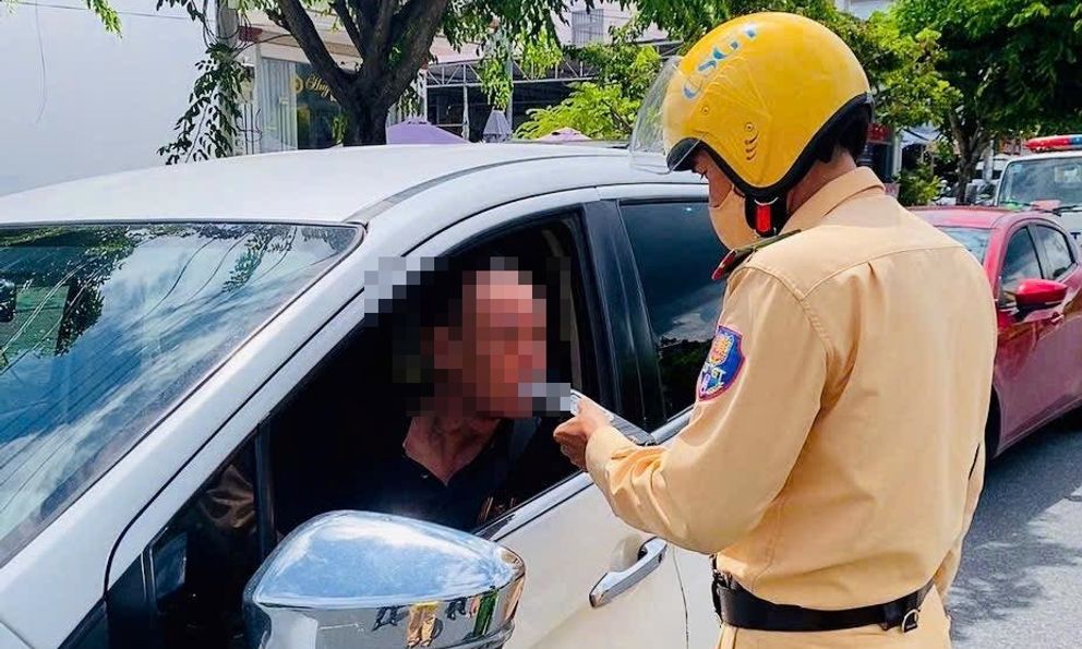 Chỉ 2 tiếng rưỡi đã phát hiện hơn 1.200 'ma men' lái xe, có người nồng độ cồn kịch khung vẫn chở gia đình trên cao tốc