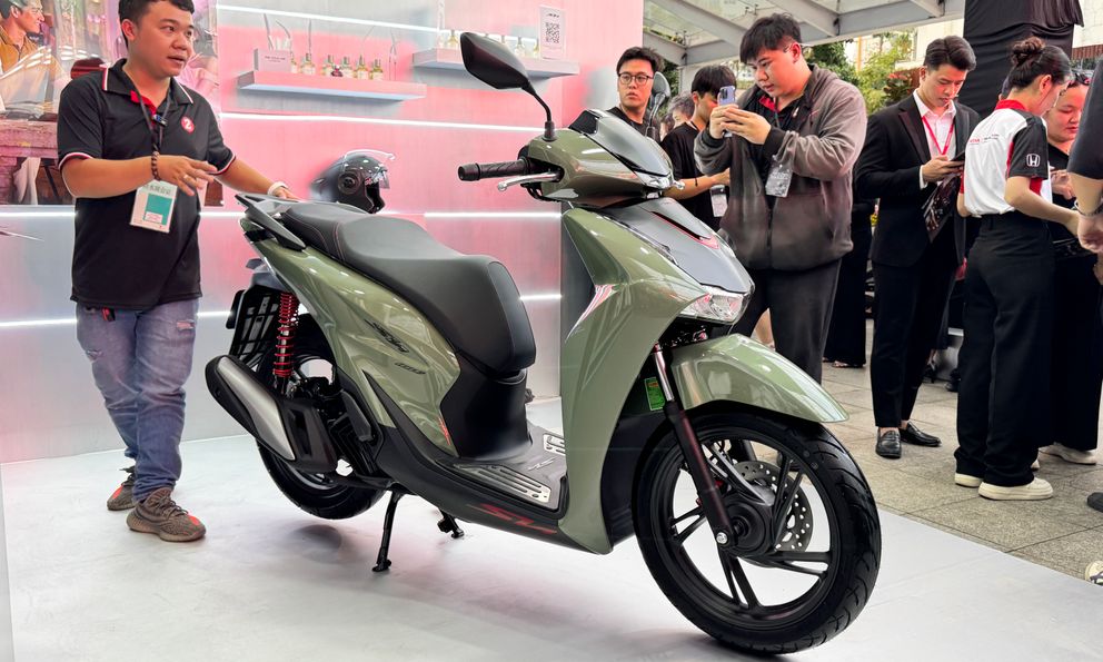 Honda SH 2026 ra mắt Việt Nam: Giá từ gần 78 triệu đồng, màn hình mới, thêm sạc USB-C