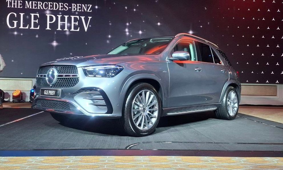 Mercedes-Benz GLE 400e ra mắt Việt Nam: Giá 4,669 tỷ đồng, mạnh 381hp, cạnh tranh X5 bằng máy hybrid, hết xăng vẫn chạy được hơn 110km