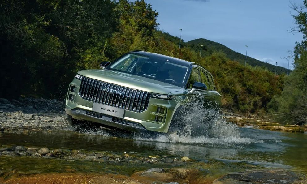 Xu hướng xe 'không cần sạc' tại Việt Nam: Giai đoạn chuyển tiếp của điện hóa