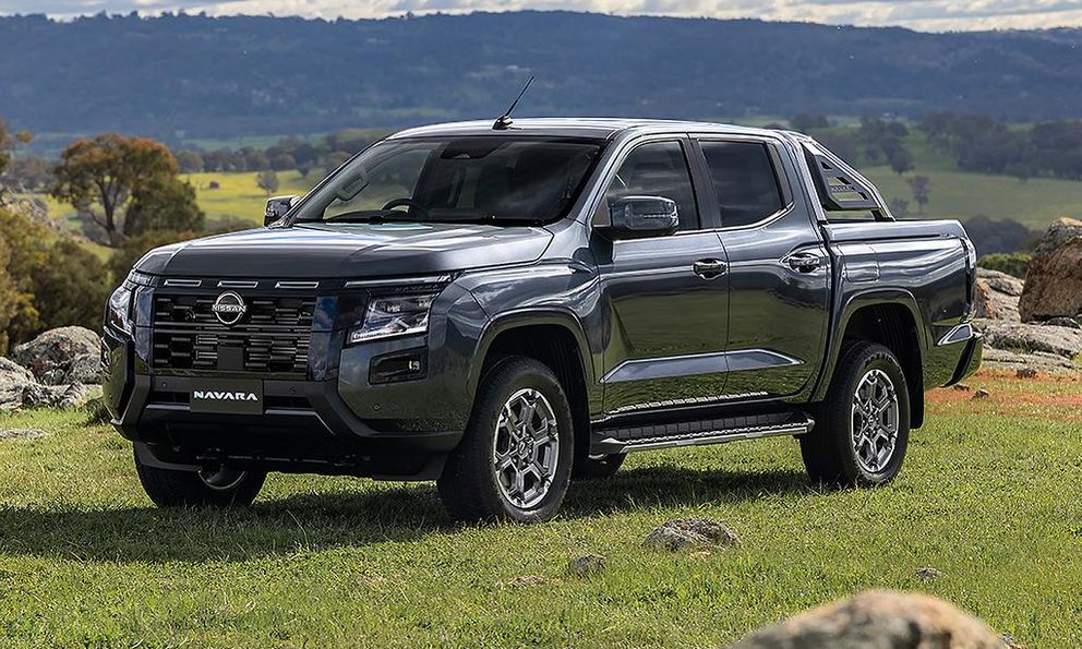 Gần như 'song sinh' nhưng Nissan Navara 2026 vẫn lái khác biệt với Mitsubishi Triton nhờ chi tiết này