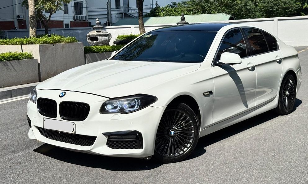 BMW 5-Series rao bán hơn 300 triệu: Người bán mạnh dạn nói 'chỉ đổ xăng là chạy, tội gì đi Morning'