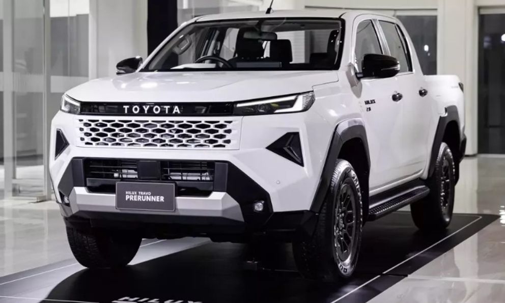 Đây là lý do Toyota Hilux 2026 vẫn 'bình mới rượu cũ': Hãng khẳng định người dùng không cần động cơ mạnh hơn