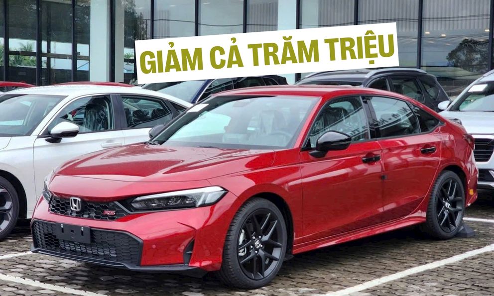 Honda Civic e:HEV RS giảm giá tới 140 triệu tại đại lý, mạnh ngang BMW 3-Series nhưng rẻ bằng một nửa