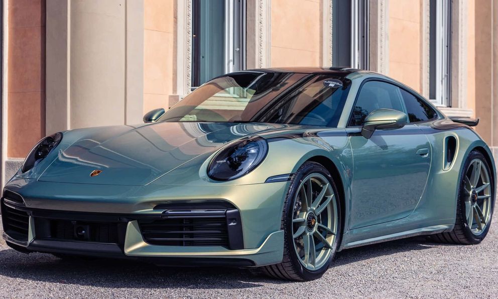 Chủ xe Porsche không cần tốn tiền sơn hay dán nữa khi hãng có công nghệ này: Chỉ cần giơ máy ảnh chụp, xe tự đổi màu như tắc kè hoa