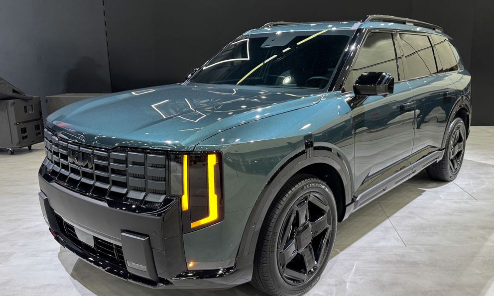 Kia Telluride 2026 chốt giá khởi điểm quy đổi 1 tỷ đồng, bản hybrid mới bán ngay đầu năm nay