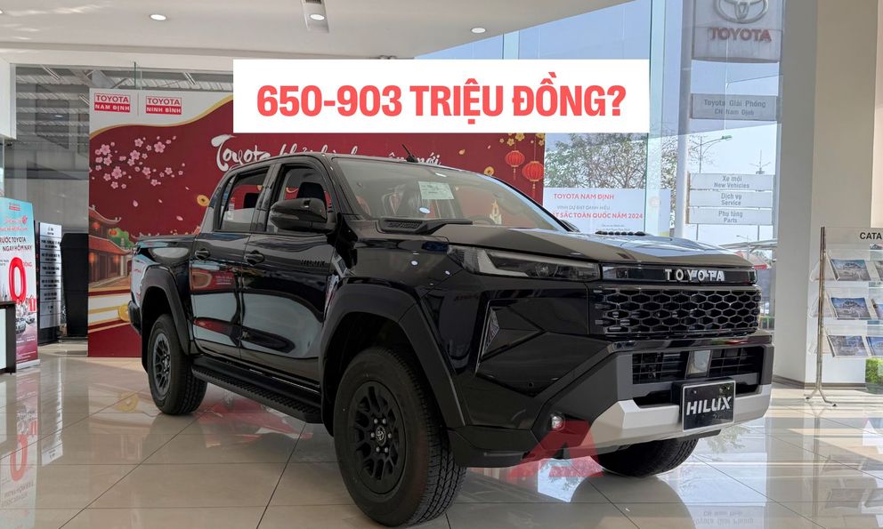Mục sở thị Toyota Hilux mới ngay trước giờ G: Đại lý báo cao nhất chỉ hơn 900 triệu đồng