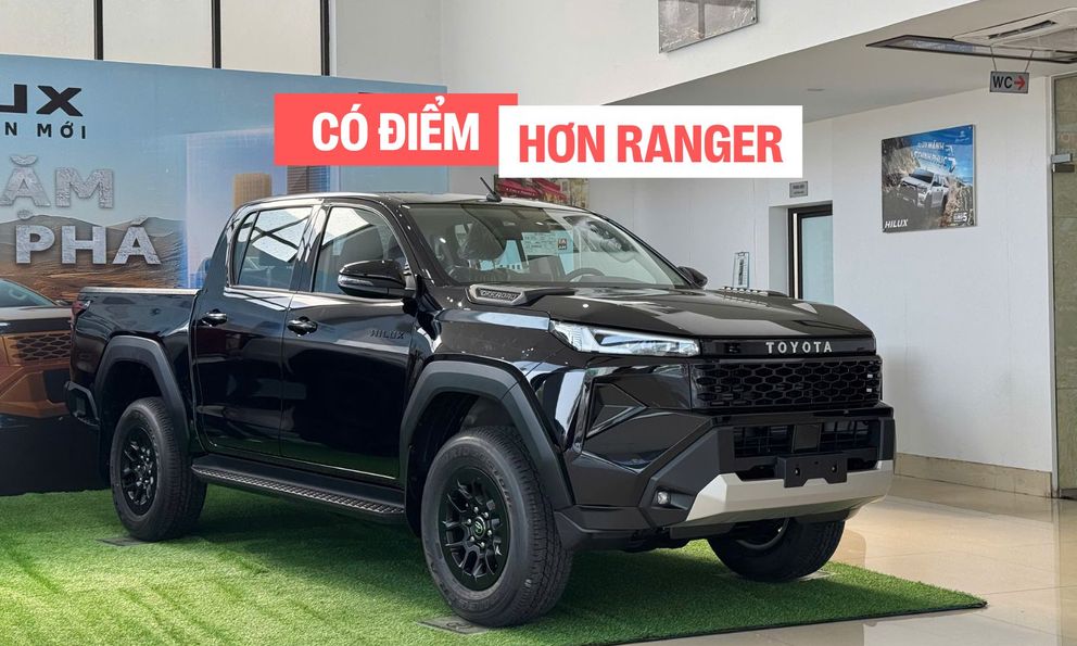 Ảnh thực tế Toyota Hilux 2026 bản tầm trung vừa về đại lý: Nhiều đồ ‘ăn chơi’, động cơ mạnh với giá rẻ hơn cả Ranger bản ‘base’