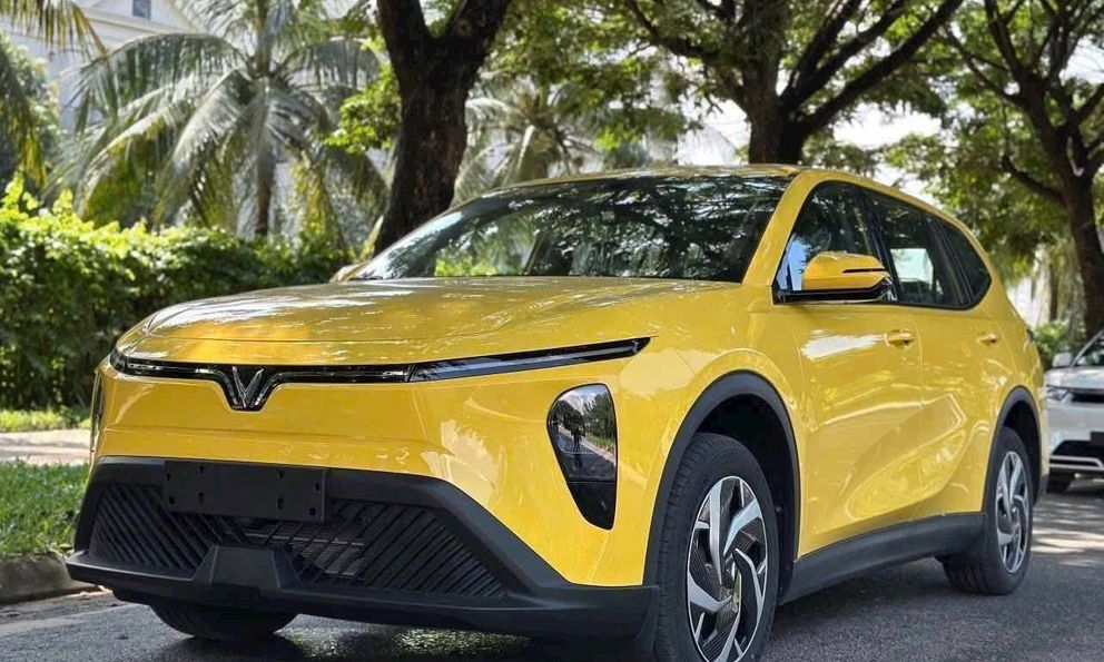 VinFast Limo Green cận kề ngày ra mắt thị trường tỷ dân, cộng đồng nước ngoài trông đợi ADAS và loạt ‘option’ xịn sò