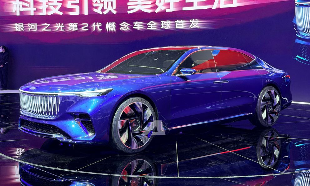 Xe Geely thế hệ mới trông sẽ như thế này: Thiết kế cận sang, ánh sáng thay đổi theo cảnh trời, điều hòa theo mùa