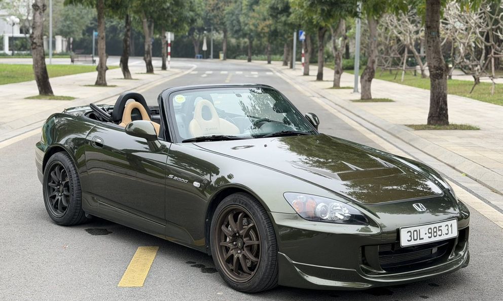 Honda S2000 cực hiếm lên sàn xe cũ: JDM 22 năm tuổi đắt ngang Porsche Taycan ‘đập hộp’