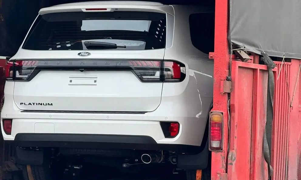 Ford Everest 2026 xuất hiện tại Hà Nội: Dễ ra mắt ngày 6/5, máy xăng tăng sức ép lên Fortuner, giá dự kiến 1,7 tỷ
