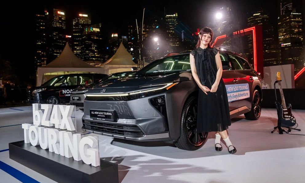 Toyota biến tiếng đóng cửa xe, tiếng bấm nút thành bài hát, có DJ 2pillz của Việt Nam góp mặt
