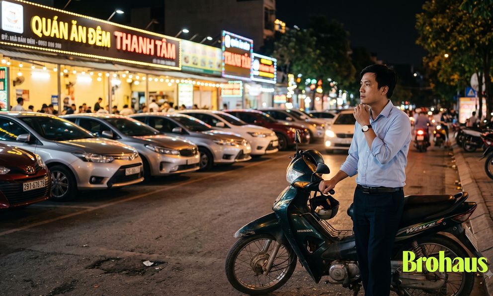 Nhóm bạn cấp ba của tôi có năm người, giờ trong ảnh check in chỉ còn tôi đứng cạnh xe máy