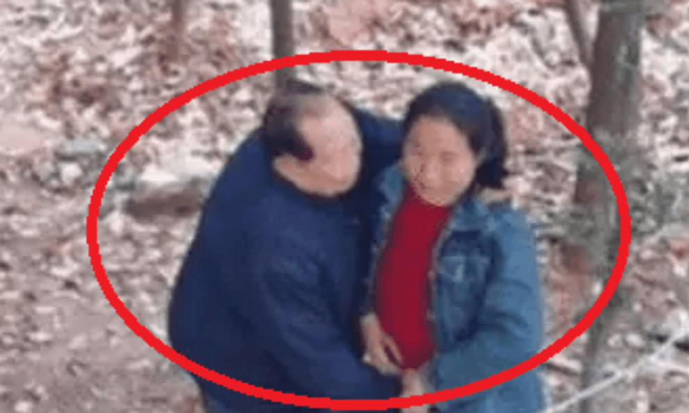 Cụ ông U80 Trung Quốc bị bắt khi đang mua dâm: Hiện trường khiến nhiều người sững sờ