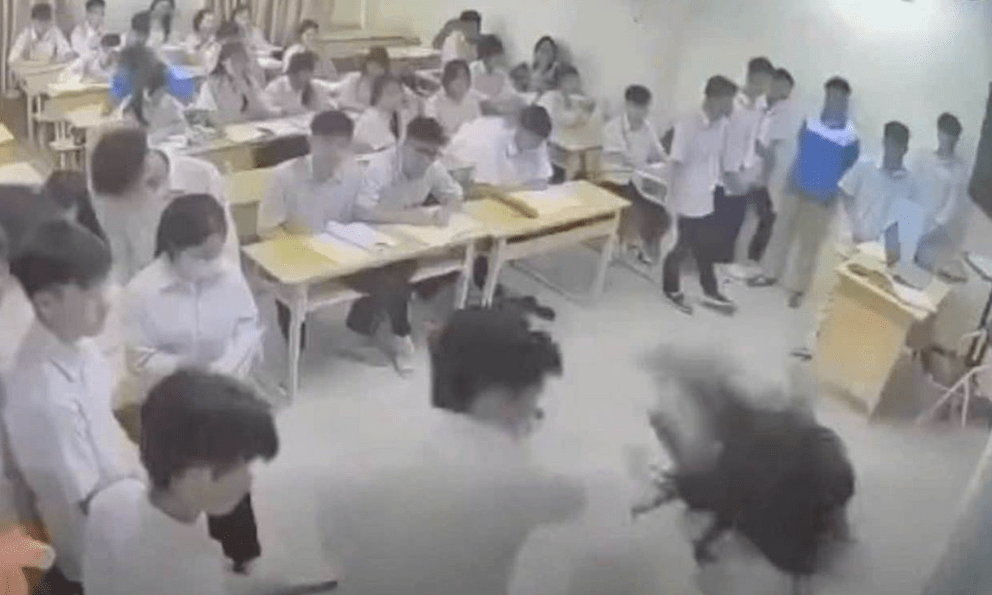 Công an thông tin vụ nam sinh hành hung cô giáo giữa lớp