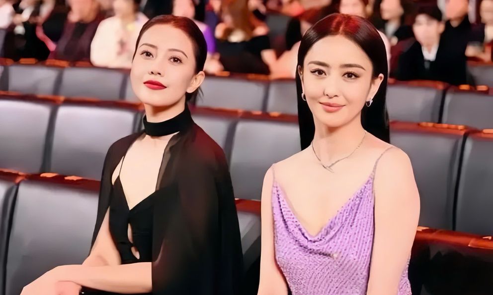 Khi Cao Viên Viên 45 tuổi và Đồng Lệ Á 41 tuổi đứng chung khung hình, cuối cùng cũng hiểu thế nào là đỉnh cao vẻ đẹp khí chất 