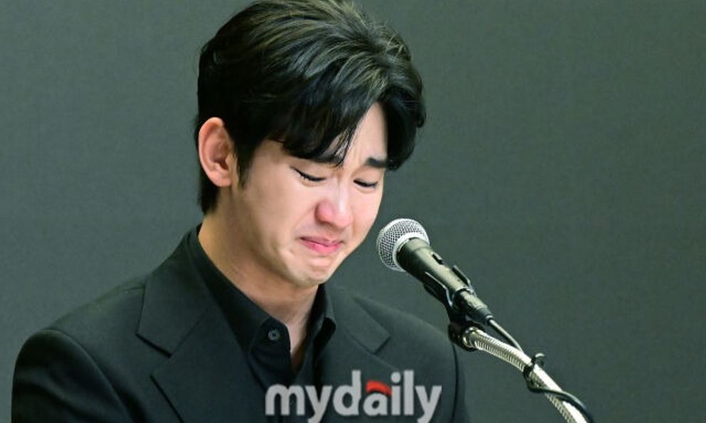 Gia đình Kim Sae Ron mở họp báo, phía Kim Soo Hyun lập tức lên tiếng cầu xin