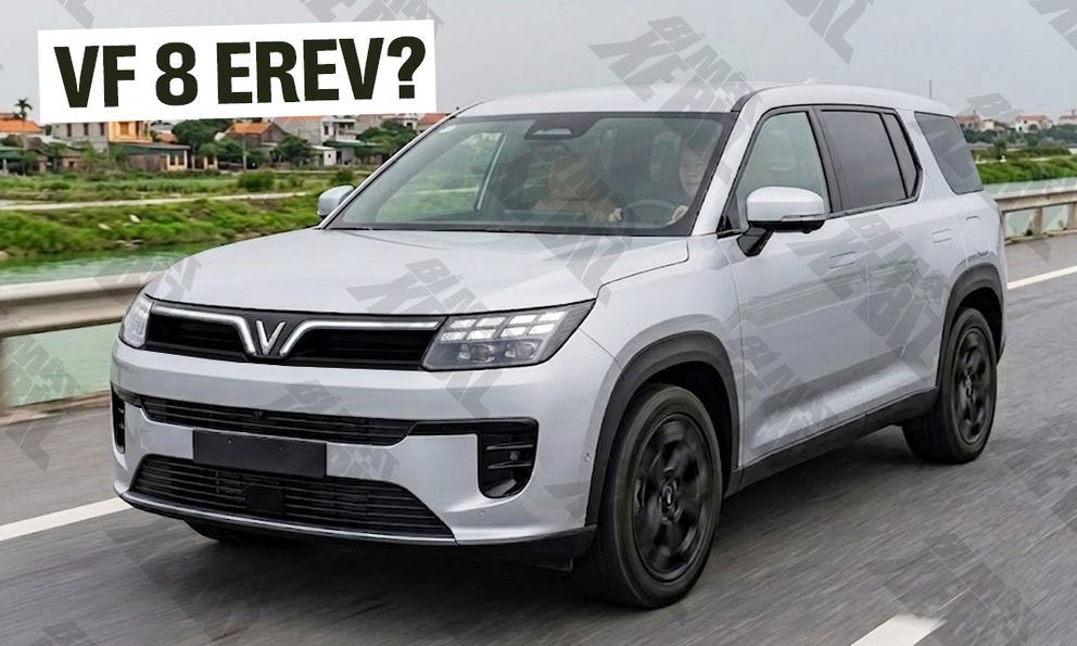 SUV VinFast cỡ trung mới lần đầu lộ diện trên đường: Dáng góc cạnh, gầm cao hơn VF 8, một chi tiết giống xe hybrid