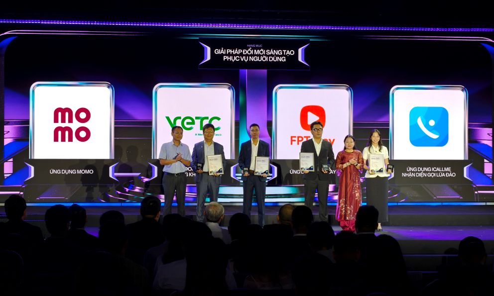 4 thương hiệu chiến thắng trong hạng mục Giải pháp đổi mới sáng tạo phục vụ người dùng: VETC, MoMo, iCallme, và FPT Play