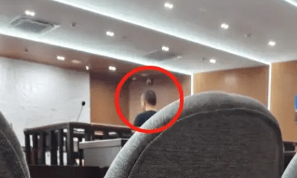 Quá chén, streamer khoe những thứ 